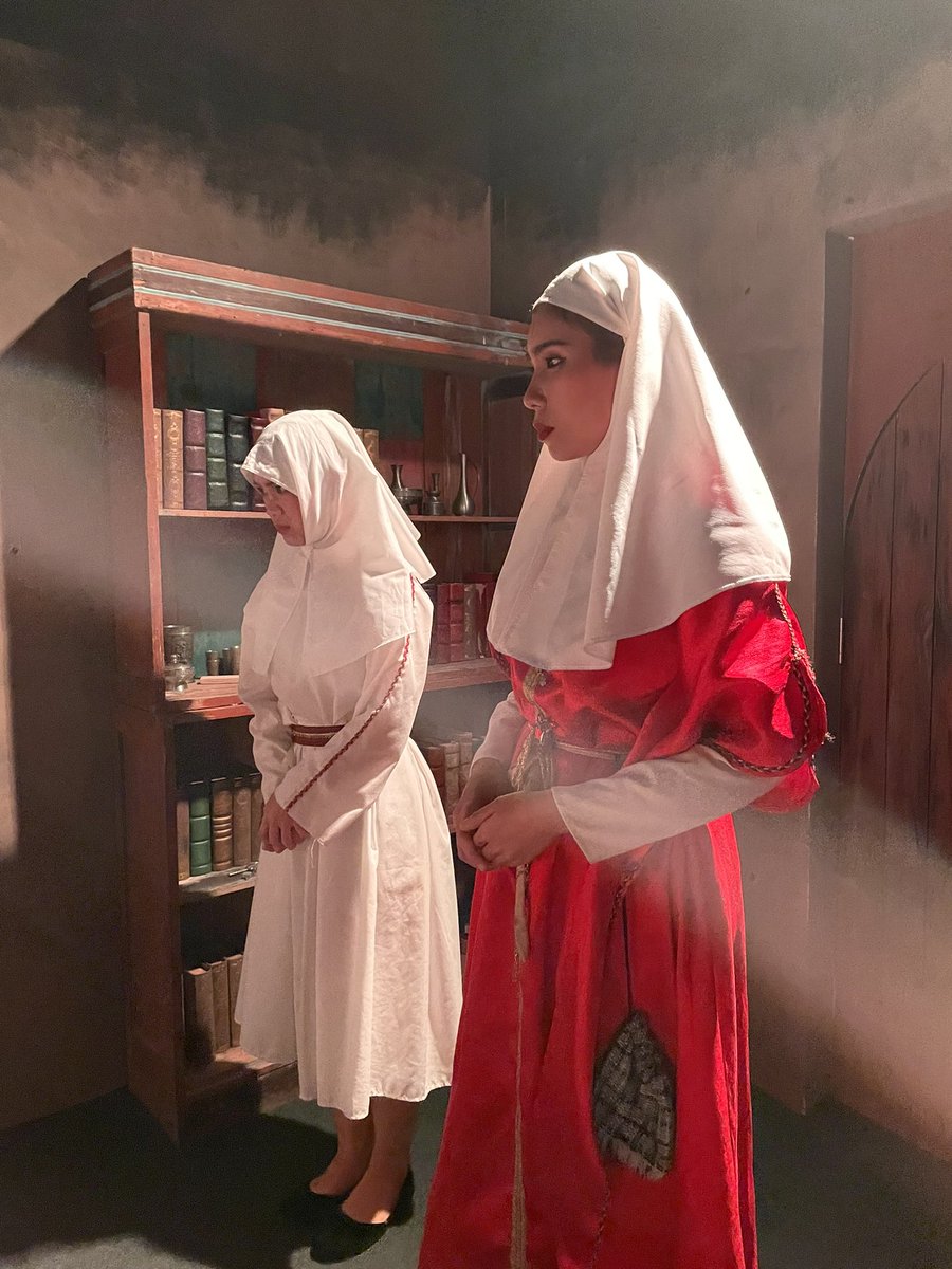 Orrism's tweet photo. ไปดูละครเวที LUNA มารอบที่2 แล้ว ปกติจะไม่ใช่สายนี้ แต่ลูน่าเป็นละครเวทีแนว Immersive ที่เลือกเดินตามตัวละครที่เราต้องการได้ ซึ่งจะได้รับรู้เส้นเรื่องในมุมต่างกันไป รอบแรกไปฝั่งป่า รอบ2 ไปฝั่งเมือง สนุกมาก เหมือนเรา���ป็นผู้มาเยือนที่ได้มีรีแอคกับนักแสดงไปจนจบเรื่อง #LunaTheMusical https://t.co/yFQrFdo4XN