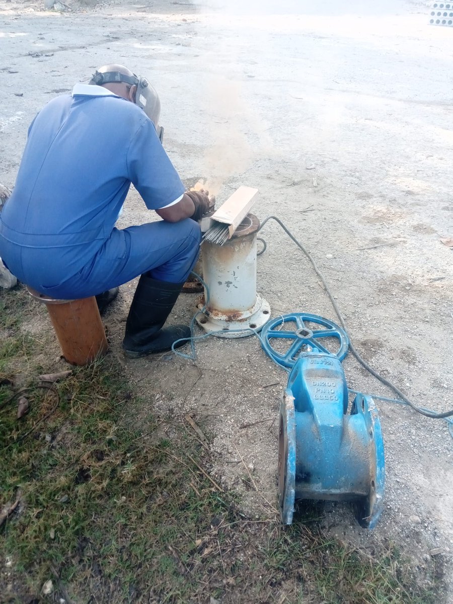 Se trabaja en la fabricación de piezas para la rehabilitación del futuro sector hidrómetrico de Puerto Escondido del Consejo Popular de Bacunayagua. #YoVotoEl27 #VamosConTodo