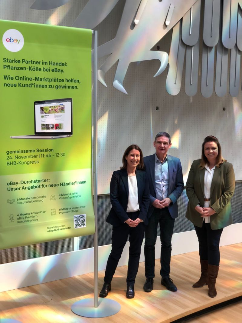 eBayDE's tweet photo. Heute endet der #BHBKongress in #Bonn. In den letzten Tagen besprachen Akteure der #DIY-Branche Trends & tauschten Insights aus. Auch #eBay war mit dabei: Frauke Schmeier, Category Lead DIY, stellte den Case #PflanzenKölle als #Durchstarter bei eBay vor. Danke für den Einblick👏 https://t.co/Q5Mawr8Guz