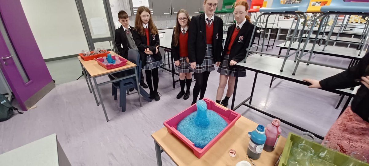 ClaregalwayColl's tweet photo. CBC Science Club celebrated Science Week this morning by making Elephant Toothpaste ππͺ₯
Science Club runs every Thus morning @8.30am in the Purple Lab (Rm50)
#CBCScienceClub #ScienceWeek2022 https://t.co/vvVlsjnFct