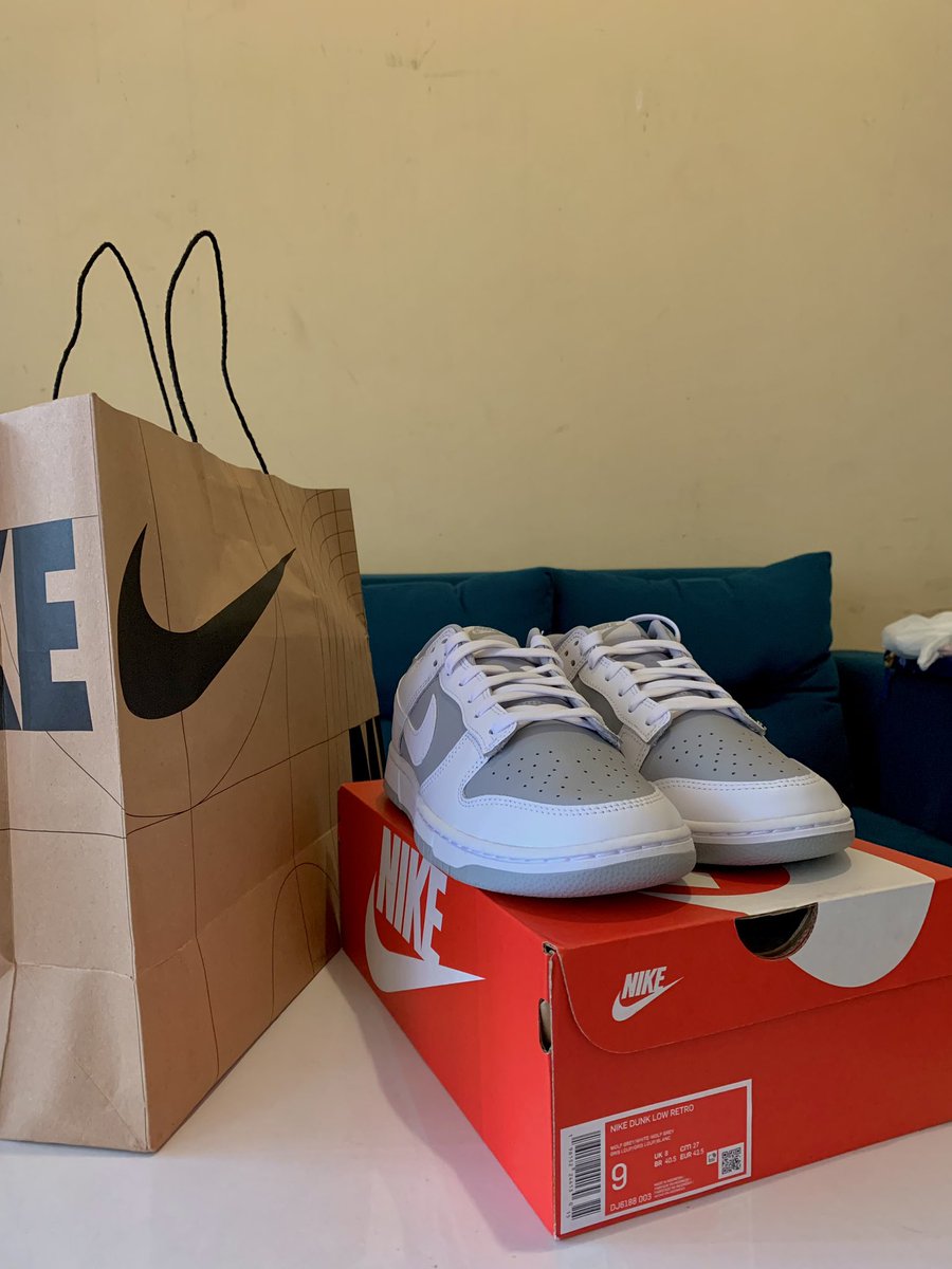 hikmou1's tweet photo. Brand new in box 
Nike dunk low “white neutral grey” 
Beli di nike store tunjungan plaza
Us 9 atau 42,5 
2,2 aja gas #nikedunklow https://t.co/fgTGKHBisH