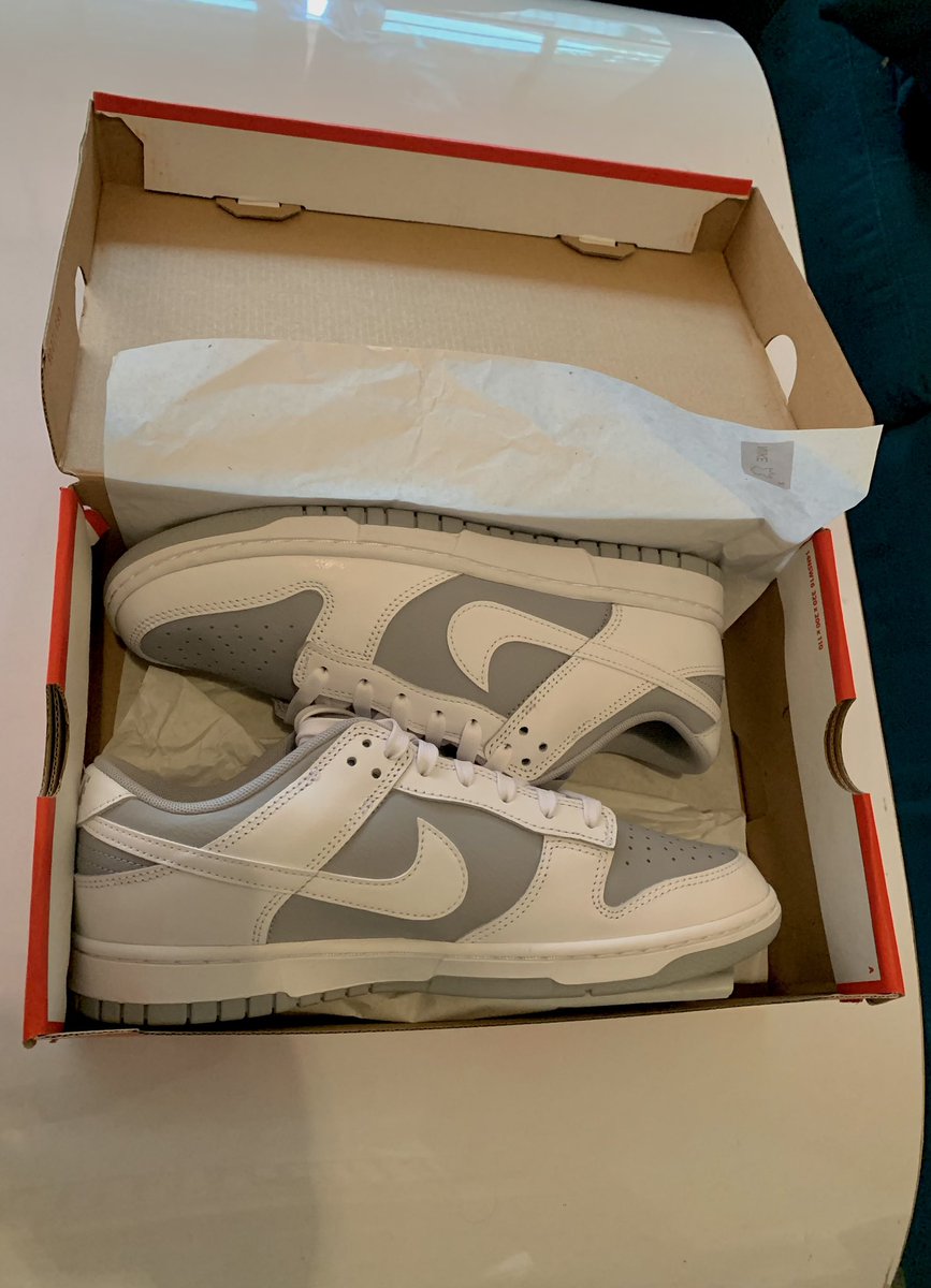 hikmou1's tweet photo. Brand new in box 
Nike dunk low “white neutral grey” 
Beli di nike store tunjungan plaza
Us 9 atau 42,5 
2,2 aja gas #nikedunklow https://t.co/fgTGKHBisH