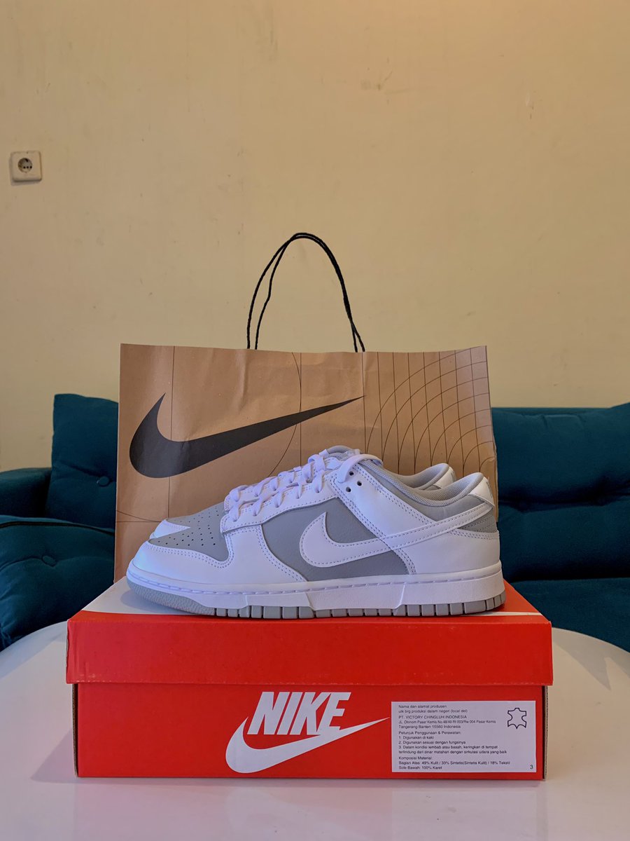 hikmou1's tweet photo. Brand new in box 
Nike dunk low “white neutral grey” 
Beli di nike store tunjungan plaza
Us 9 atau 42,5 
2,2 aja gas #nikedunklow https://t.co/fgTGKHBisH