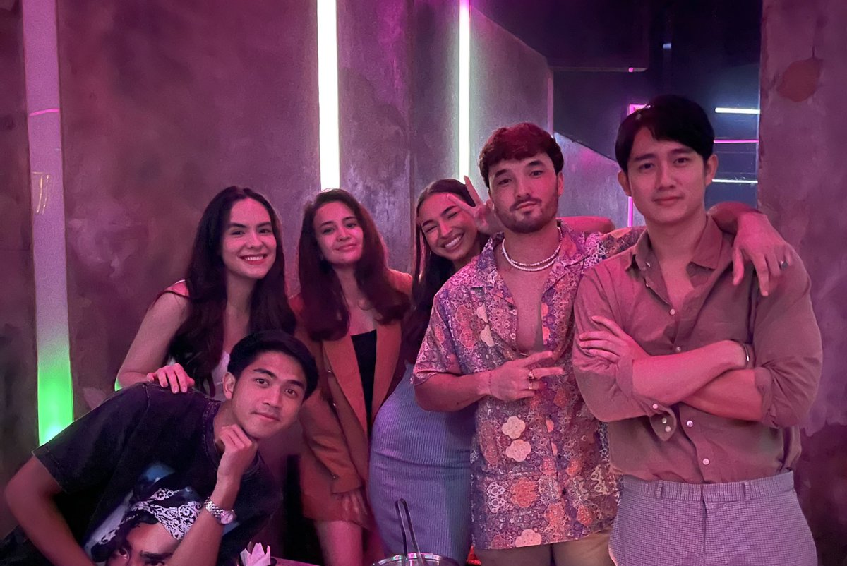 michelleziu's tweet photo. Kupukupumalam squad !! The waiting is over!! Yeay besok tayang di @WeTVOfficial #KupuMalam #KupukupuMalam @MDEntertainment https://t.co/xNZurq0ddn