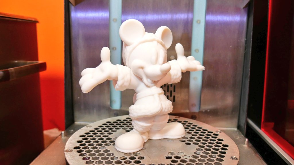 de3dprintman's tweet photo. 1/2 It's nearing that time of the year again so I decided to start early and printed this beautiful Christmas Mickey Mouse on the #PrusaSL1SSpeed by @josefprusa. It is printed in 50 micron layers in #Liqcreate Premium White and is ready for painting. https://t.co/YCTMKNzsk5