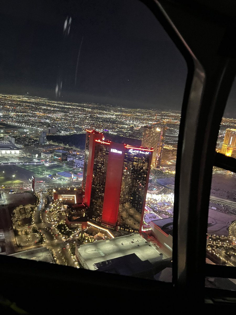Confidencetrvl's tweet photo. Las Vegas is ready to welcome you back ! Papillon Helicopter ride over the Strip is fabulous 👍🏻#meanwhileinvegas #lasvegasstrip https://t.co/dRAHta77uY