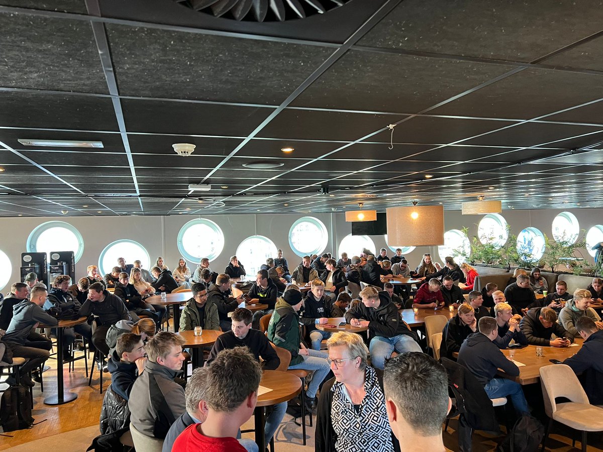 Moi! Kiek wat een drokte! 😀De tweede dag van hét beursevenement voor de agrarische sector Trots op het Noorden is in volle gang! 👌 💚 Vanavond vanaf 20.00 uur start de beursborrel. #TrotsophetNoorden