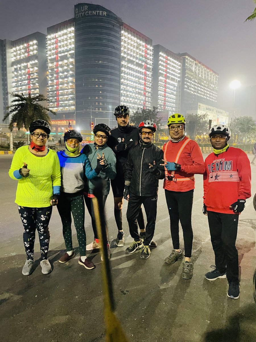 GnarRiders's tweet photo. Morning ride to Sec-52 Metro Station 🚉 with G-NAR Family.
Ride Lead :@RKMINDIAN07 https://t.co/F3UmATcqwf