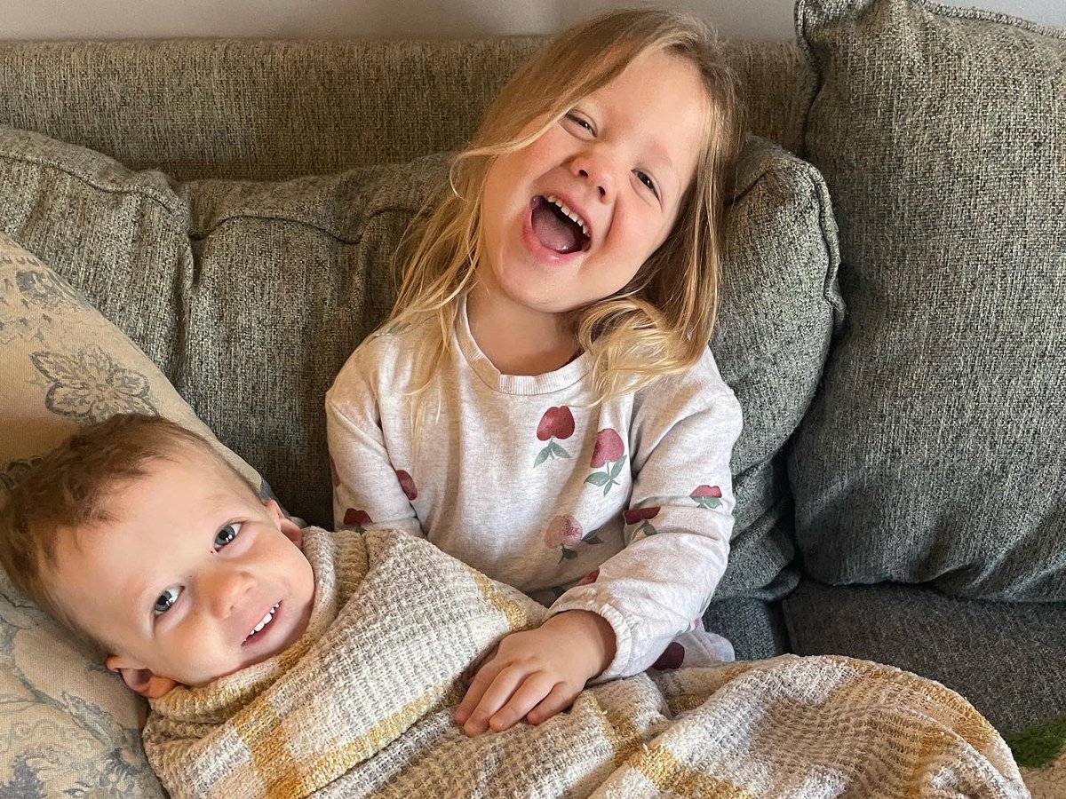 So thankful for our little family. ❤️
Emilia is preparing for the new baby by swaddling her little brother. 🥰