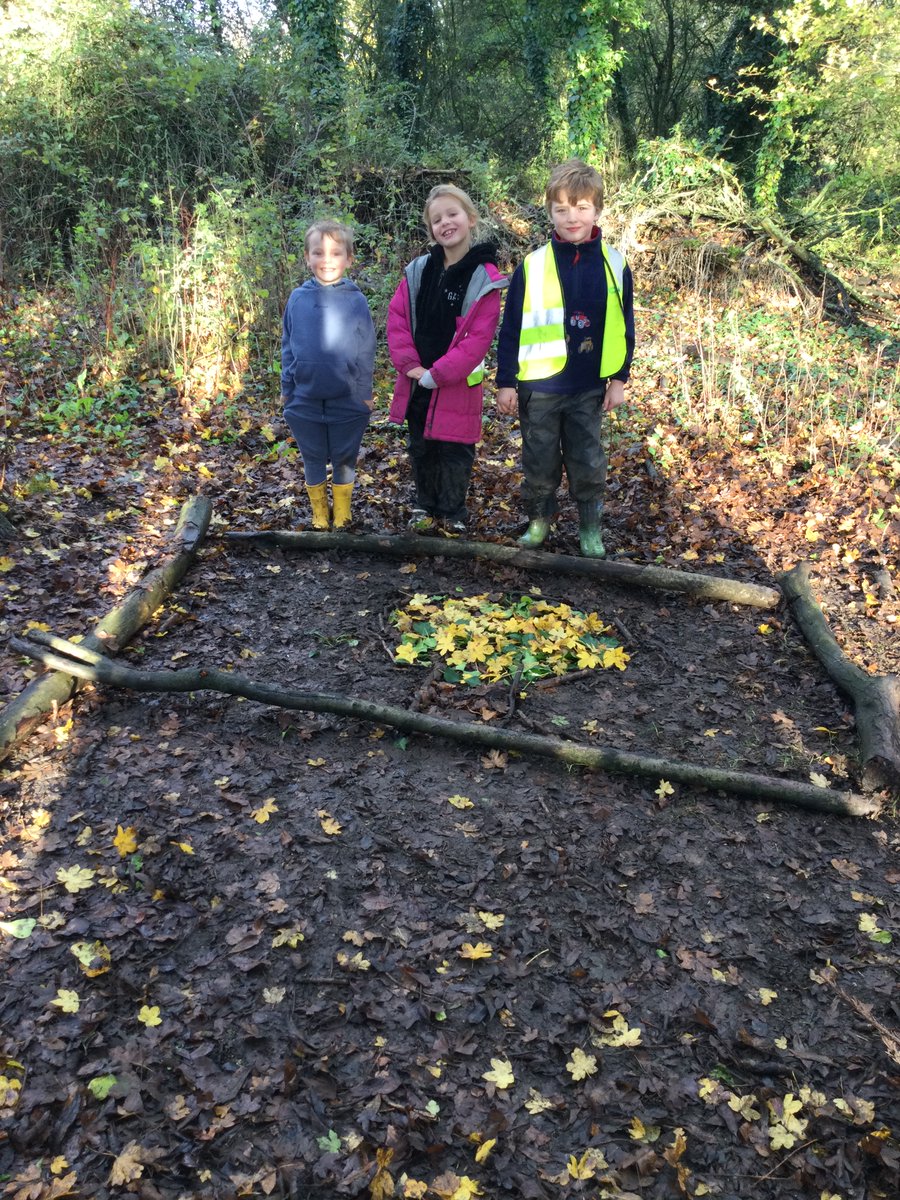 AlburghCE's tweet photo. #SeedlingsClass have been reading ‘The Leaf Thief’ at #forestschool this week and then made flags linked to their topic in class. @FSAForestSchool @DimensionsCC @StBenetsMAT @AliceHemming1 #autumn #leaves https://t.co/Yi4jXvv6Sp