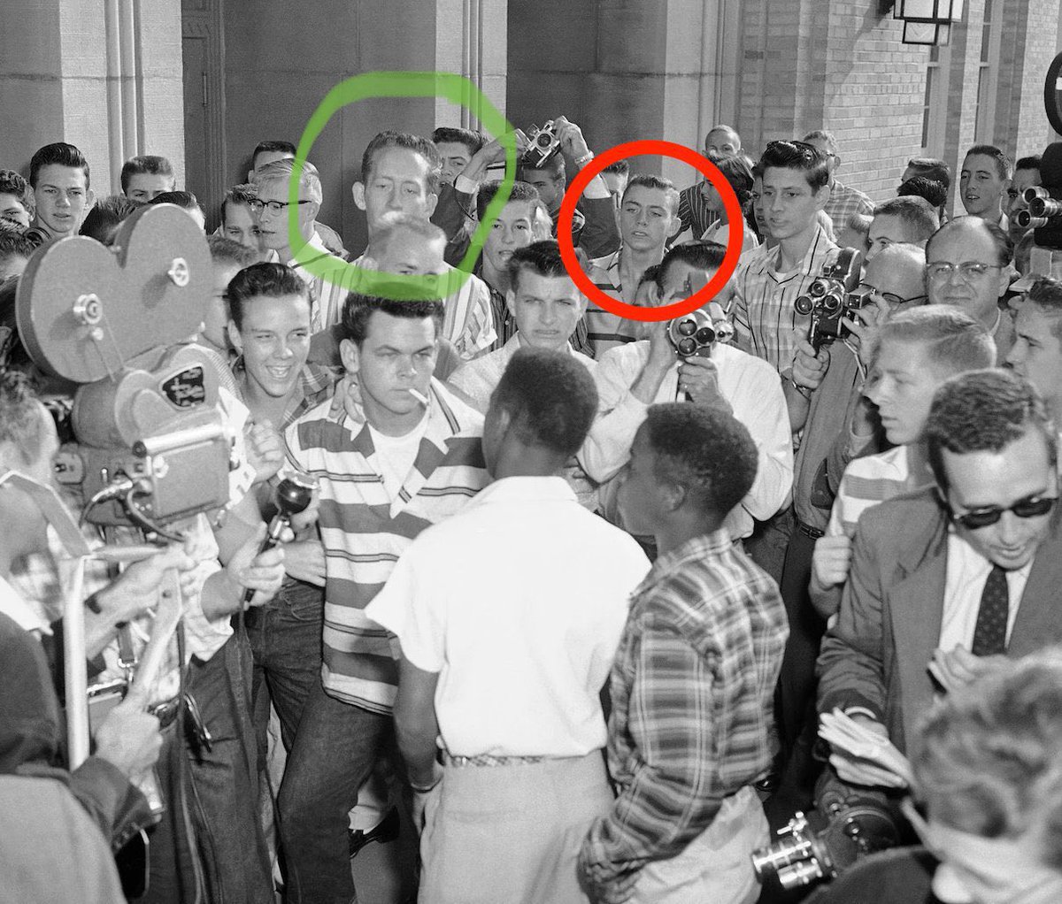 PrinceSchrieber's tweet photo. @QasimRashid @mchooyah Is that you next to Jerry? https://t.co/XalWrlbwg1