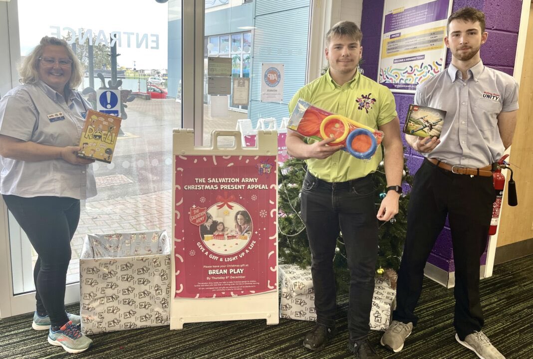 Brean Leisure Park supports Salvation Army with Christmas Present Appeal burnham-on-sea.com/news/brean-lei…