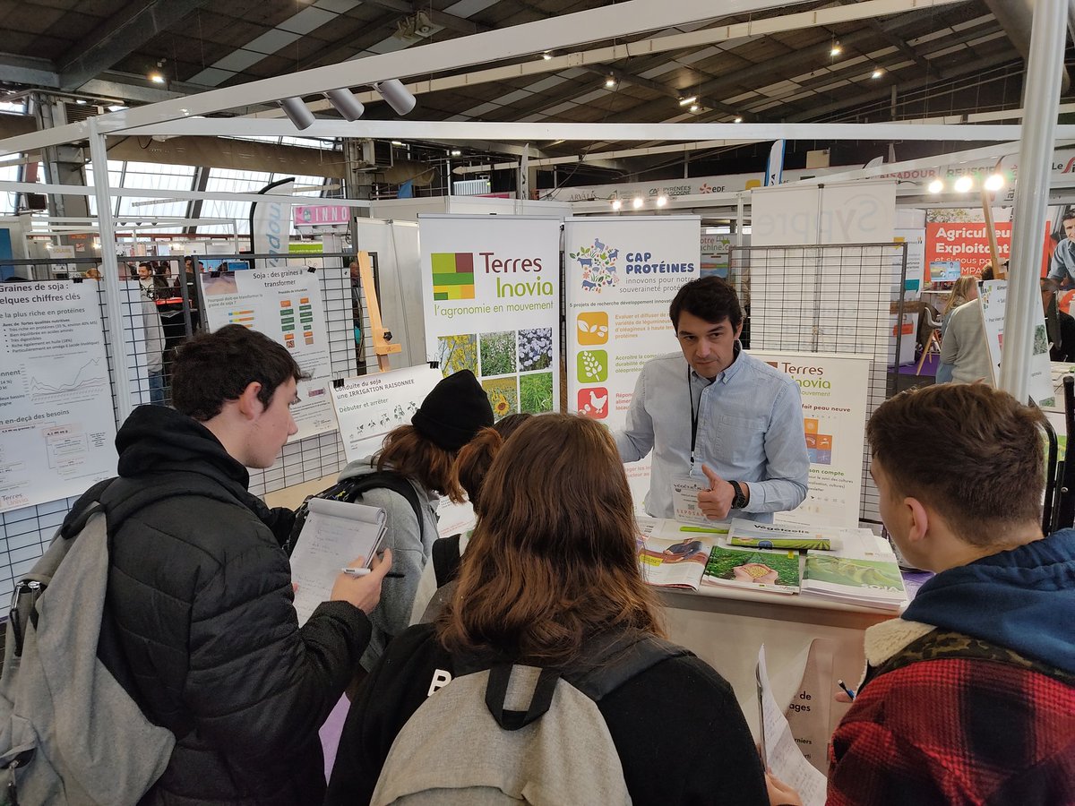 be_roux's tweet photo. @terresinovia est au salon @vegetaelis  à Pau(64).Venez discuter diversification et vous informer sur le #tournesol, le #soja #féverole #lin ... @CapProteines https://t.co/p5UHY0NjR9