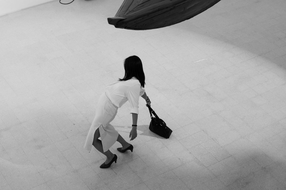 Ontdek de première van La Visita in het <a href="/KMSKA/">KMSKA</a> op 29/11. Het is de eerste locatiegebonden creatie van <a href="/PeepingTomDance/">Peeping Tom</a>, en creëert een dialoog met elke nieuwe locatie.

Een productie met de steun van #FlandersTaxShelter

#premiere #dans #peepingtom #lavisita #KMSKA