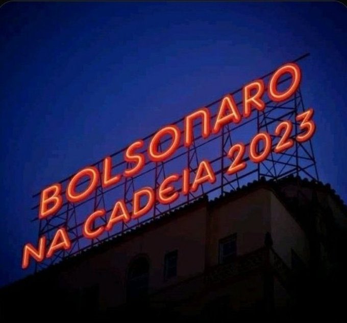 SiriloLuisa's tweet photo. @DeputadoFederal Para 50,90 eleitores entrar 2023 com chave de ouro tem que ser assim  👇👇🤡🤡🤮🤮 https://t.co/nx5avqkRK2