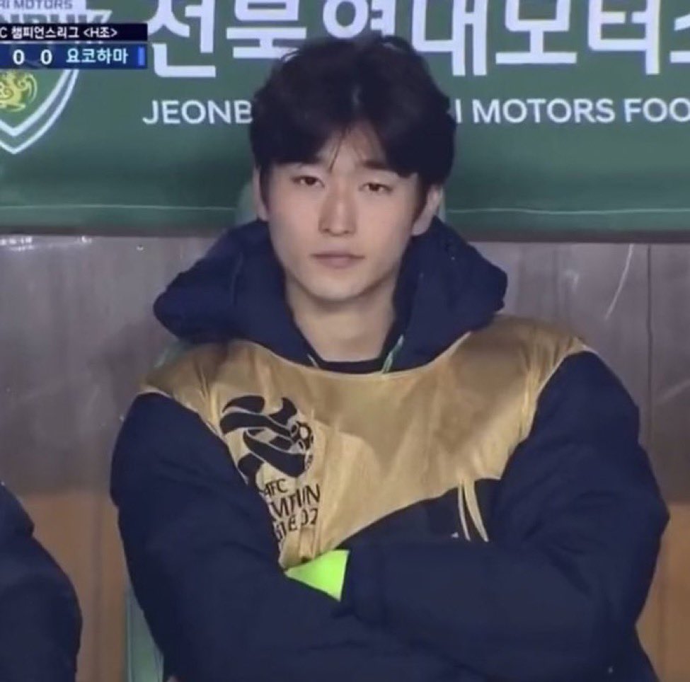 우루과이 감독이 잡아간 내 트친들
공항 게이트 앞에서 조규성 선수가 붙잡아옴