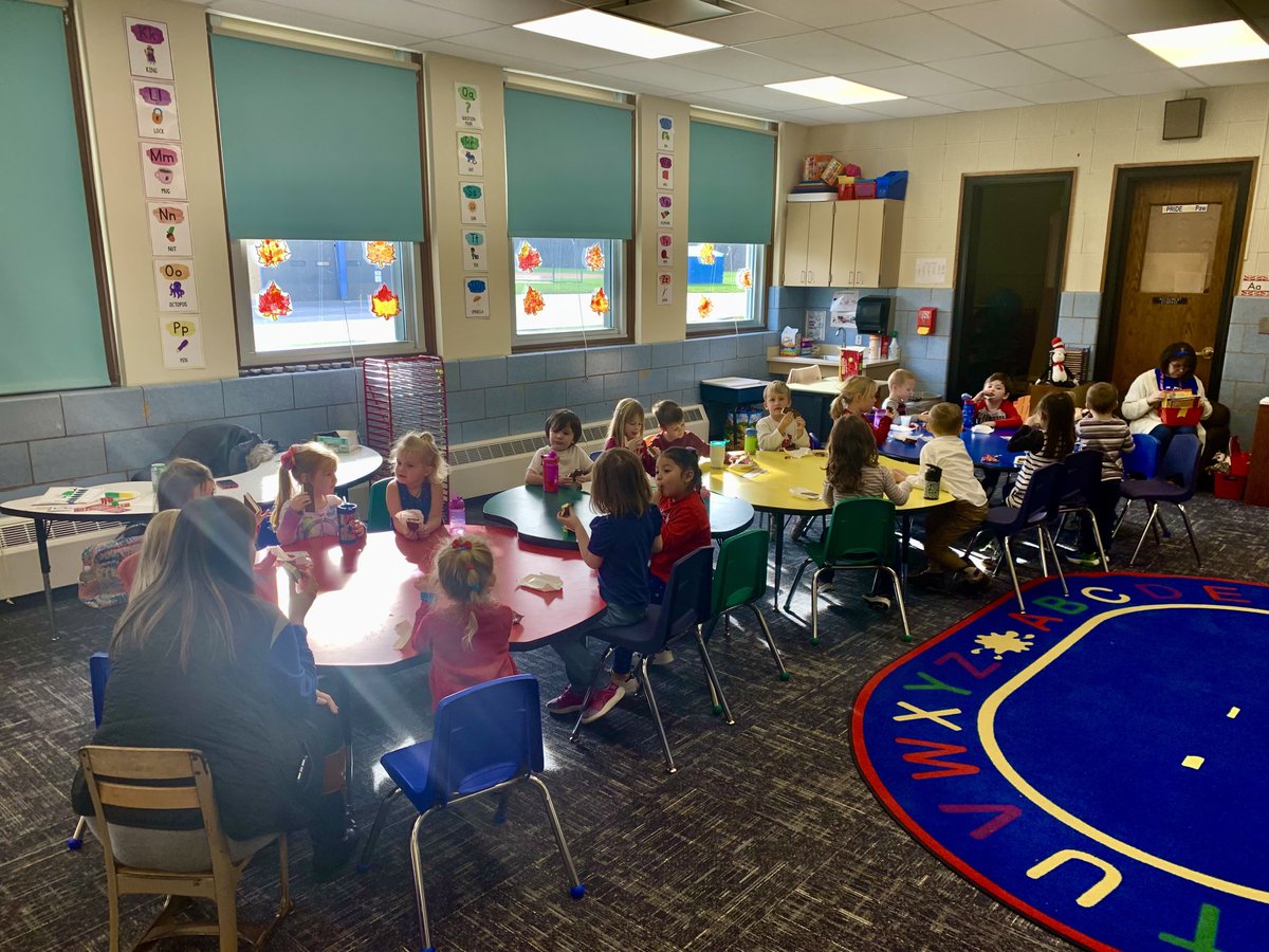 flower_mwcsd's tweet photo. My heart is so thankful today and everyday for this sweet class 💕 We had a special treat on Tuesday and ate it family style! Happy Thanksgiving Everyone! 🦃 https://t.co/fpx5Oc4VIB