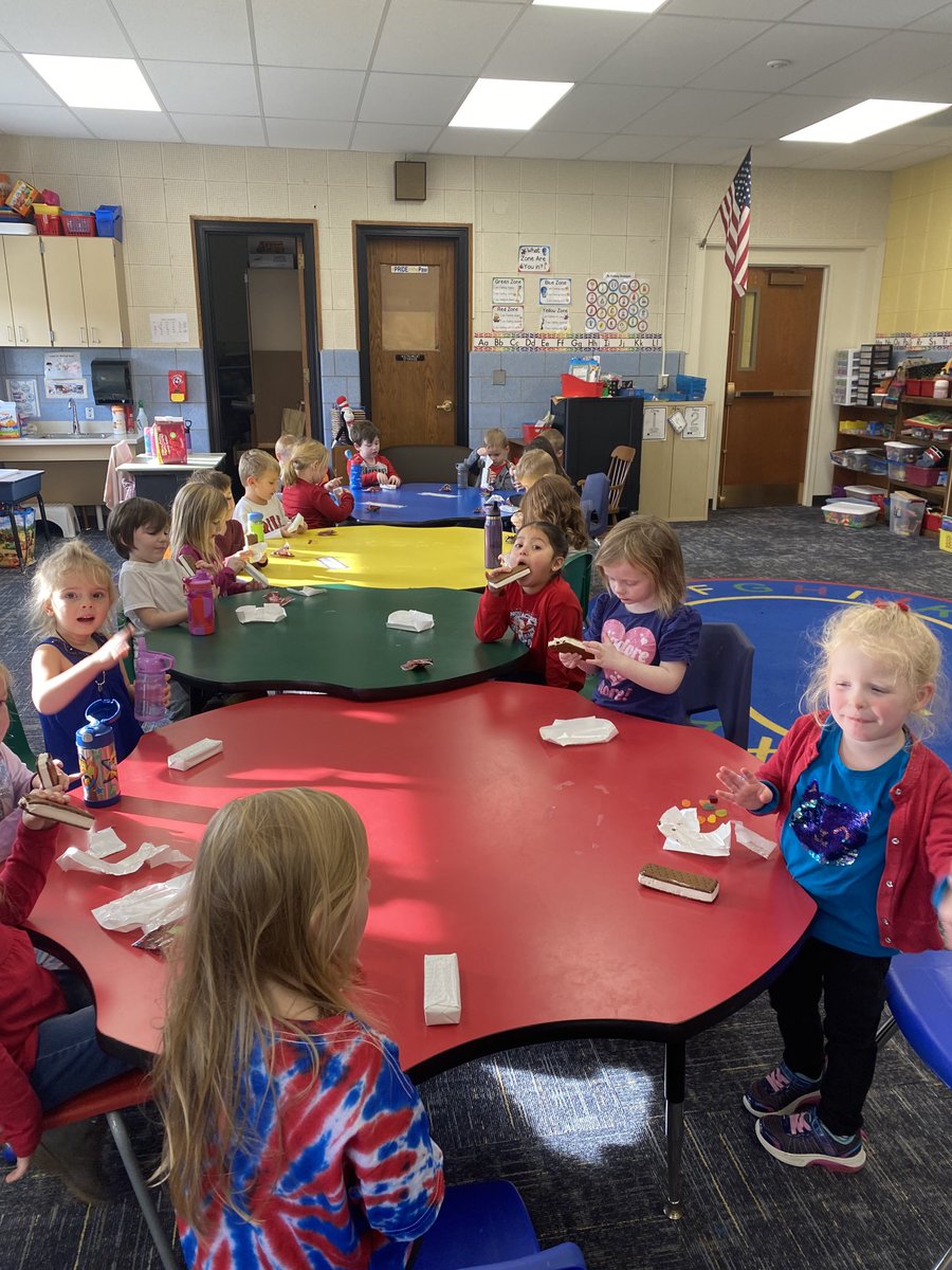 flower_mwcsd's tweet photo. My heart is so thankful today and everyday for this sweet class 💕 We had a special treat on Tuesday and ate it family style! Happy Thanksgiving Everyone! 🦃 https://t.co/fpx5Oc4VIB