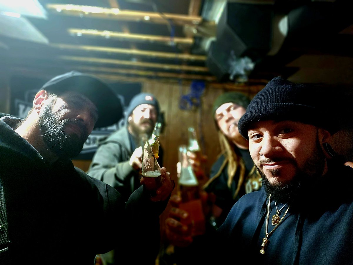 Ataraxis641's tweet image. HAPPY THANKSGIVING EVERYONE!!! CHEERS 🍻 #HappyThanksgiving2022