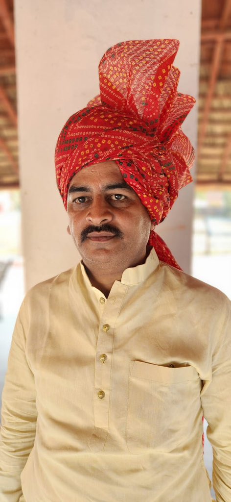 उसूलों पर जो आँच आये तो टकराना ज़रूरी है,
अगर ज़िन्दा हो तो ज़िन्दा नज़र आना ज़रूरी है।
शुभ रात्रि मित्रों 🙏