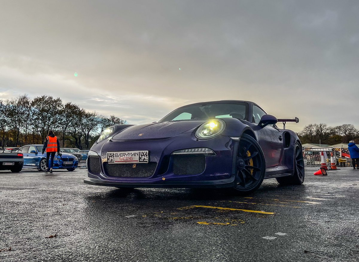 suttie50's tweet photo. #TrackDayThursday #PorscheFamily
#LadAndDadDay @Oulton_Park
@oliveri_pablo1
@Steph_Lbb
@Danielwdm911
@Strasseleeds
@Rinoire
@HA11NNH
@Oscarol95842891
@Hmp944Peters
@ColinBull24
@DettoriJane
@linssemenneke
@Annabel57468925
@LaTaylorRN
@Starlitblond
@EmwuG
@MintyGts https://t.co/EyvnkwW8xE