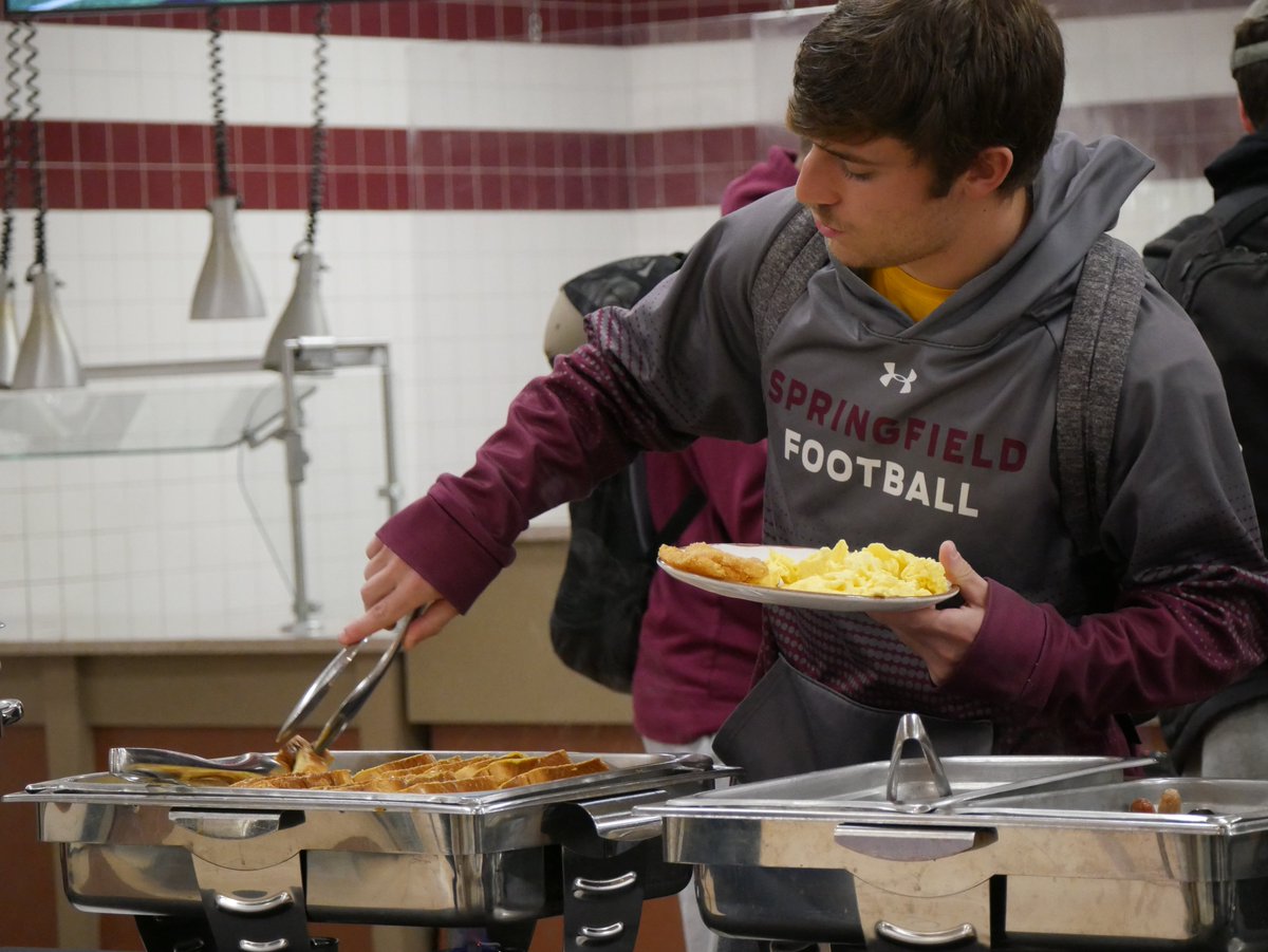 A Thanksgiving breakfast to remember for our #SpringfieldCollege football program as @FrankRossi joined us in Cheney for a live on-campus broadcast of @D3FBHuddle! #d3fb