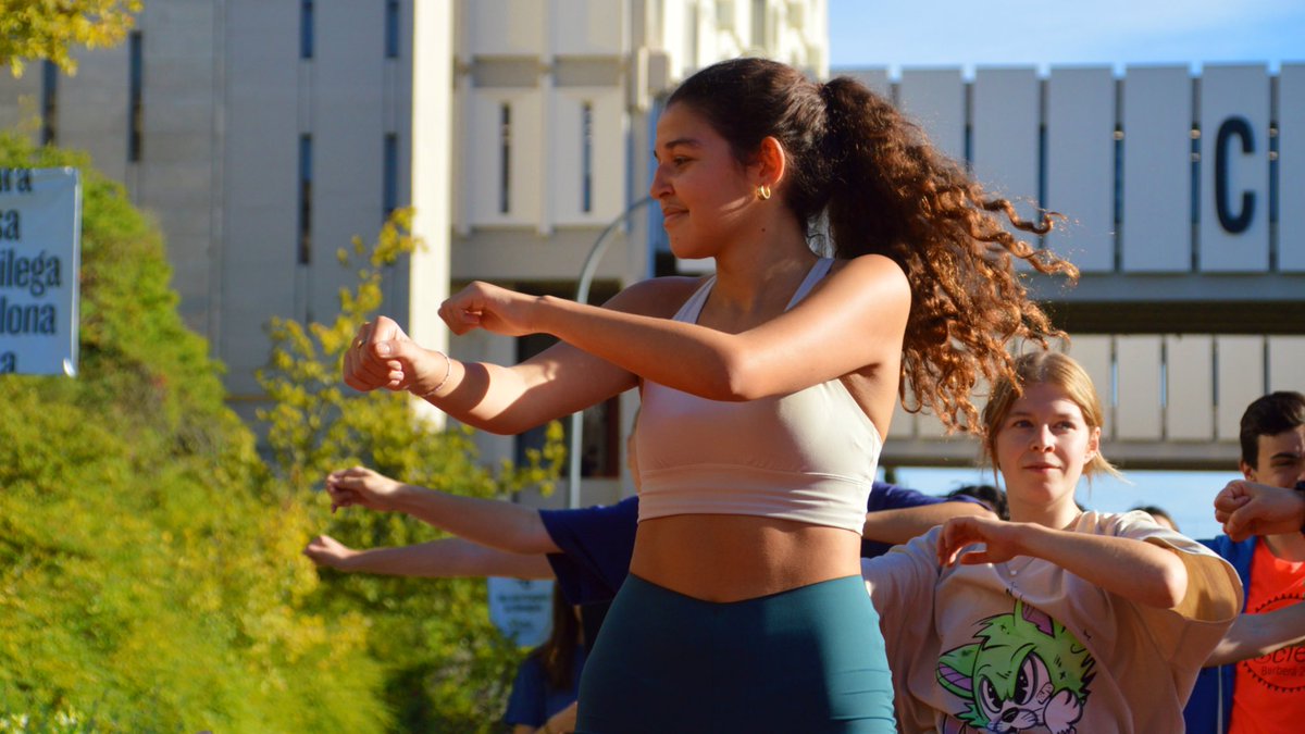saf_uab's tweet photo. ๐๐บ๐ฅ La sessiรณ de ๐ญ๐ ๐๐ de la 3๏ธโฃa ediciรณ dels JOCS ESPORTIUS #UABGames de la @UABBarcelona posa a ballar a mig #campusUAB amb el ๐บ๐ถ๐น๐น๐ผ๐ฟ ๐ฟ๐ถ๐๐บ๐ฒ!
๐ฅณ Visca els #UABgames2022! https://t.co/ChwmYqPZh1