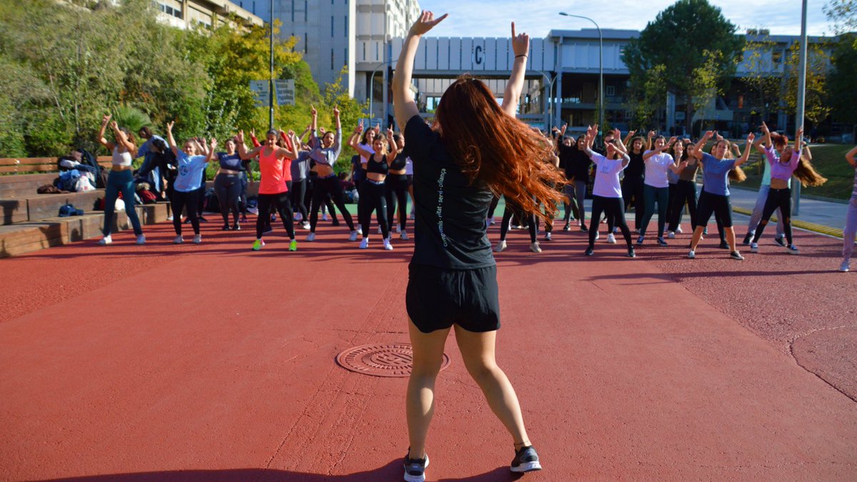 saf_uab's tweet photo. ๐๐บ๐ฅ La sessiรณ de ๐ญ๐ ๐๐ de la 3๏ธโฃa ediciรณ dels JOCS ESPORTIUS #UABGames de la @UABBarcelona posa a ballar a mig #campusUAB amb el ๐บ๐ถ๐น๐น๐ผ๐ฟ ๐ฟ๐ถ๐๐บ๐ฒ!
๐ฅณ Visca els #UABgames2022! https://t.co/ChwmYqPZh1