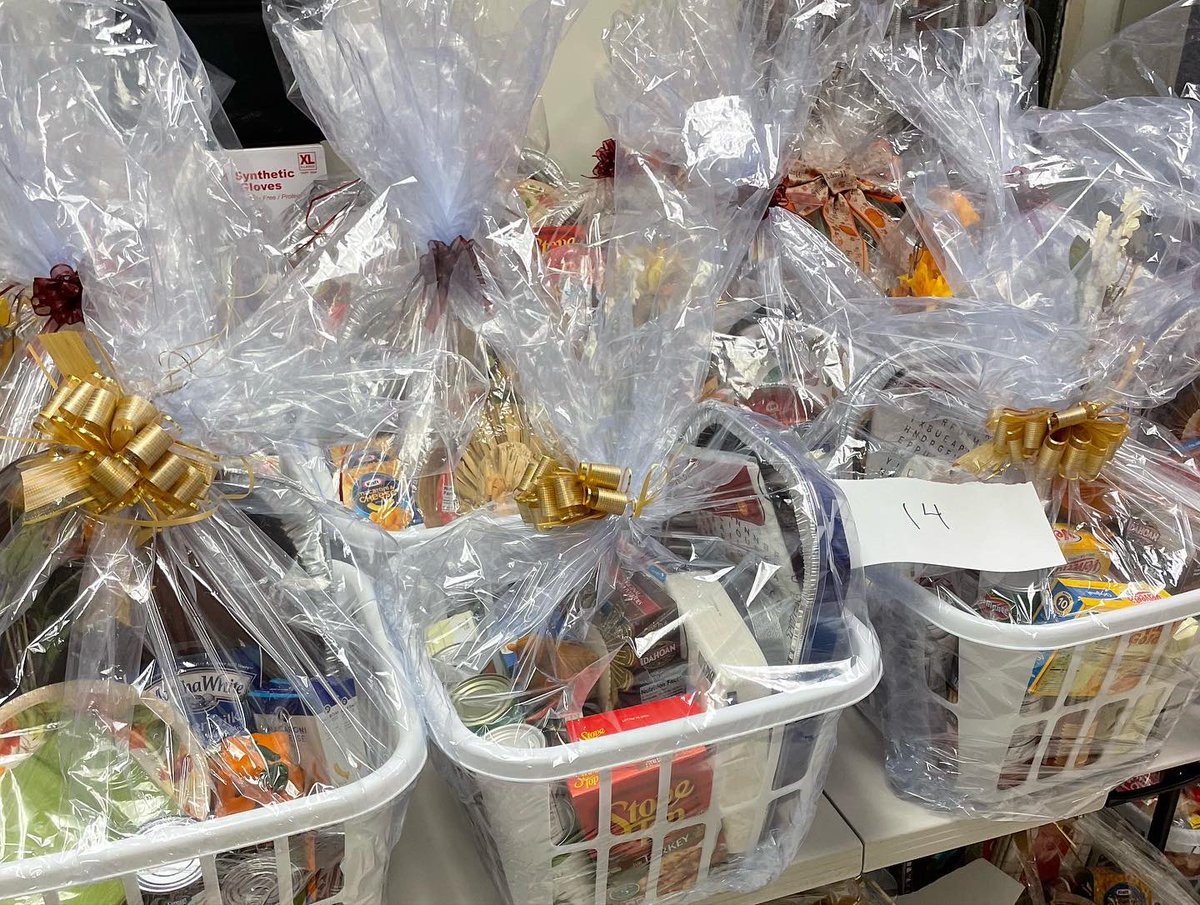 PalmLakeES_OCPS's tweet photo. Thank you Bobcat families for your generous donations and help in making over 70 beautiful baskets that were shared at PLE &amp; Catalina ES. Happy Thanksgiving! 💙🦃💛 @SWLC_OCPS @OCPSnews https://t.co/Z9p7yJUXNj