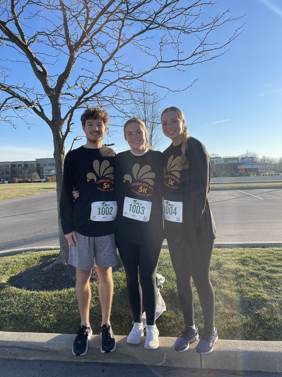 jennachase2024's tweet photo. Happy Thanksgiving everyone! I had so much fun running the Gobblers Jog 5k with my siblings! @Emma_Chase_2020 @daniel_chase8 https://t.co/yhZO48qNKy