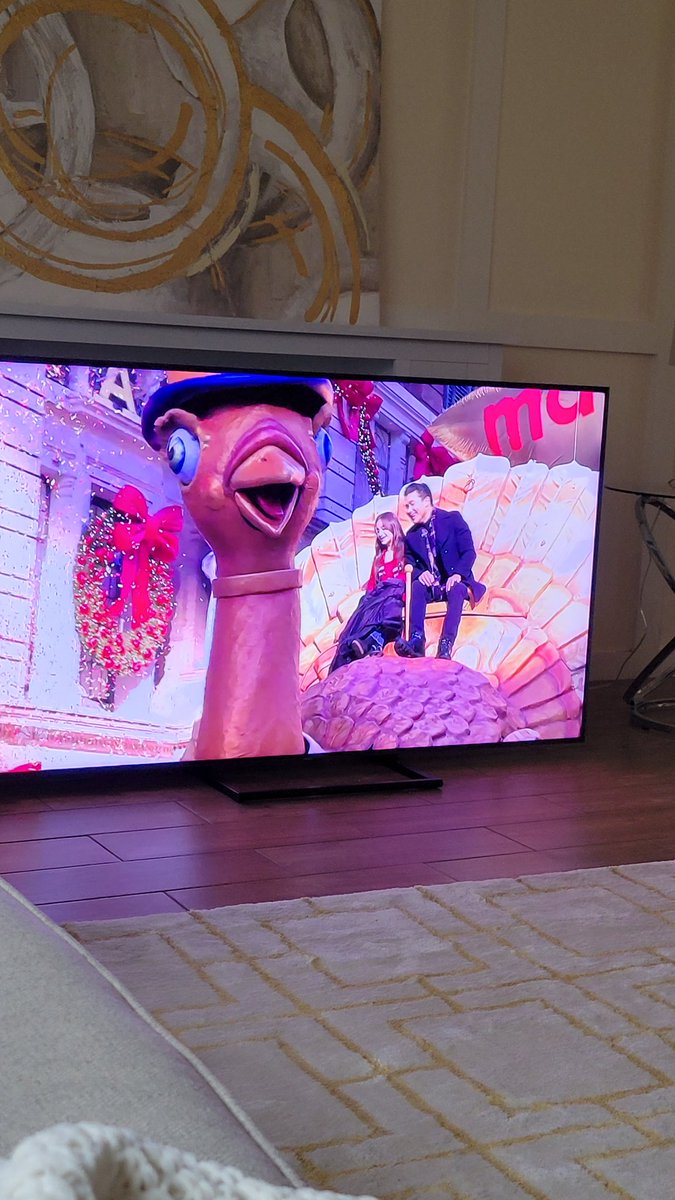 What an absolutely amazing experience for <a href="/mariolopezviva/">Mario Lopez</a> and family! ❤️🦃 #MacysThanksgivingDayParade