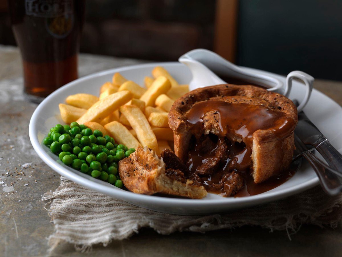 OldMonkeyMCR's tweet image. ***PIE WEATHER*** We’ve got the candles out already!
Freshly baked pie, mash or chips and peas with a pint of any of our cask ale, £9.95 #pieweather #cosypubs
