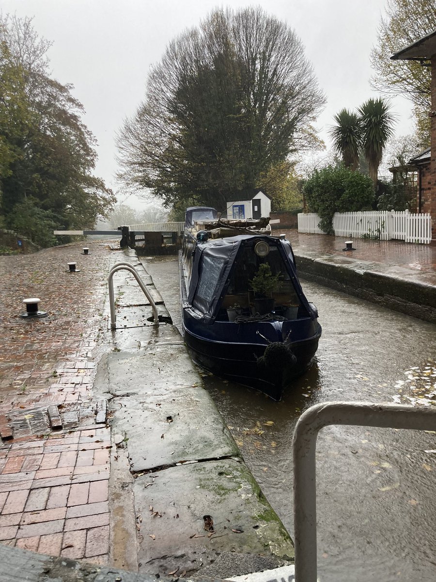 Bit of a wet one today, so we’ve just signed up for Buy Me A Coffee to help us warm up buymeacoffee.com/natashahinV #narrowboatlife #canallife #boatlife #ukcanals #buymeacoffee #youtube #continuouscruisers #floatingshop #rovingtraders #boatsthattweet #narrowboat