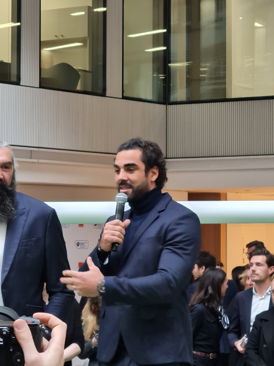 Des prises de parole inspirantes pour la présentation du 🏆 Webb Ellis. @Orange avec l'ambition de "fabriquer de l émotion sportive."
#RWC2023 #LifeAtOrange #PassionWorldCup