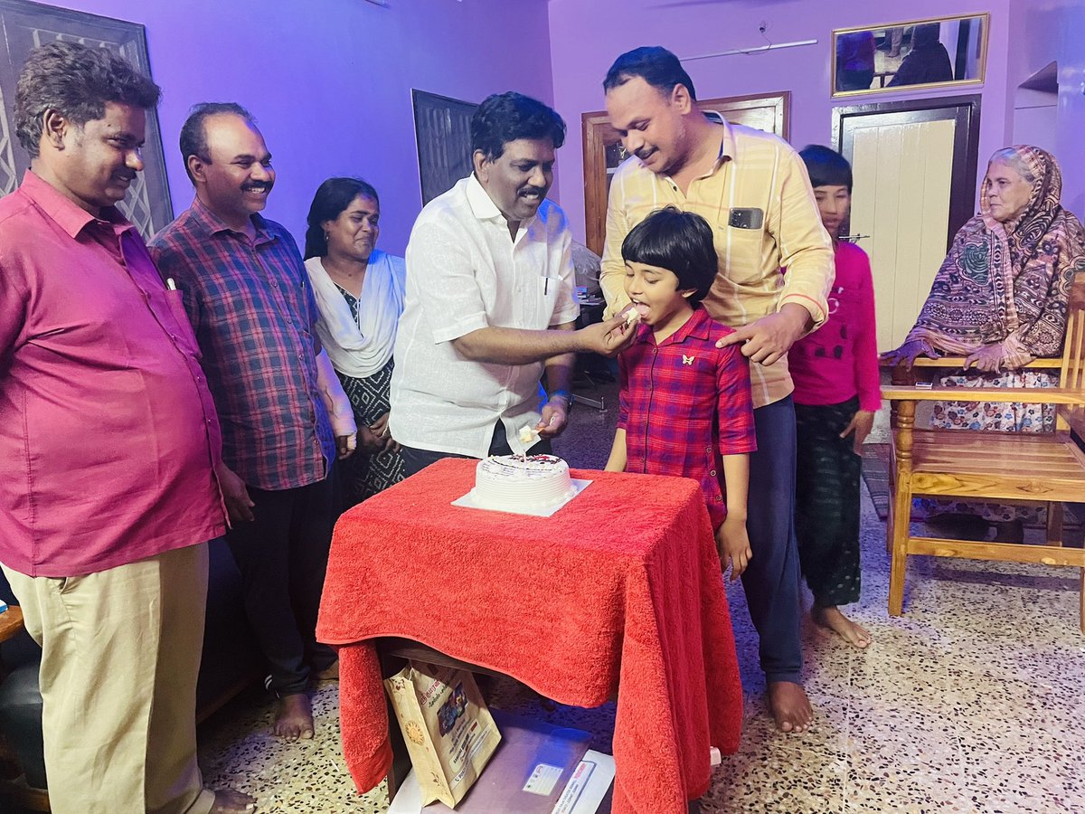 DrD_Ravikumar's tweet photo. நண்பர் நத்தர் ஷா  அவர்களின்  இளைய மகள் ஹஸ்மாவின் பிறந்த நாளில் பங்கேற்று வாழ்த்தினேன் https://t.co/8gvLsFU5oA
