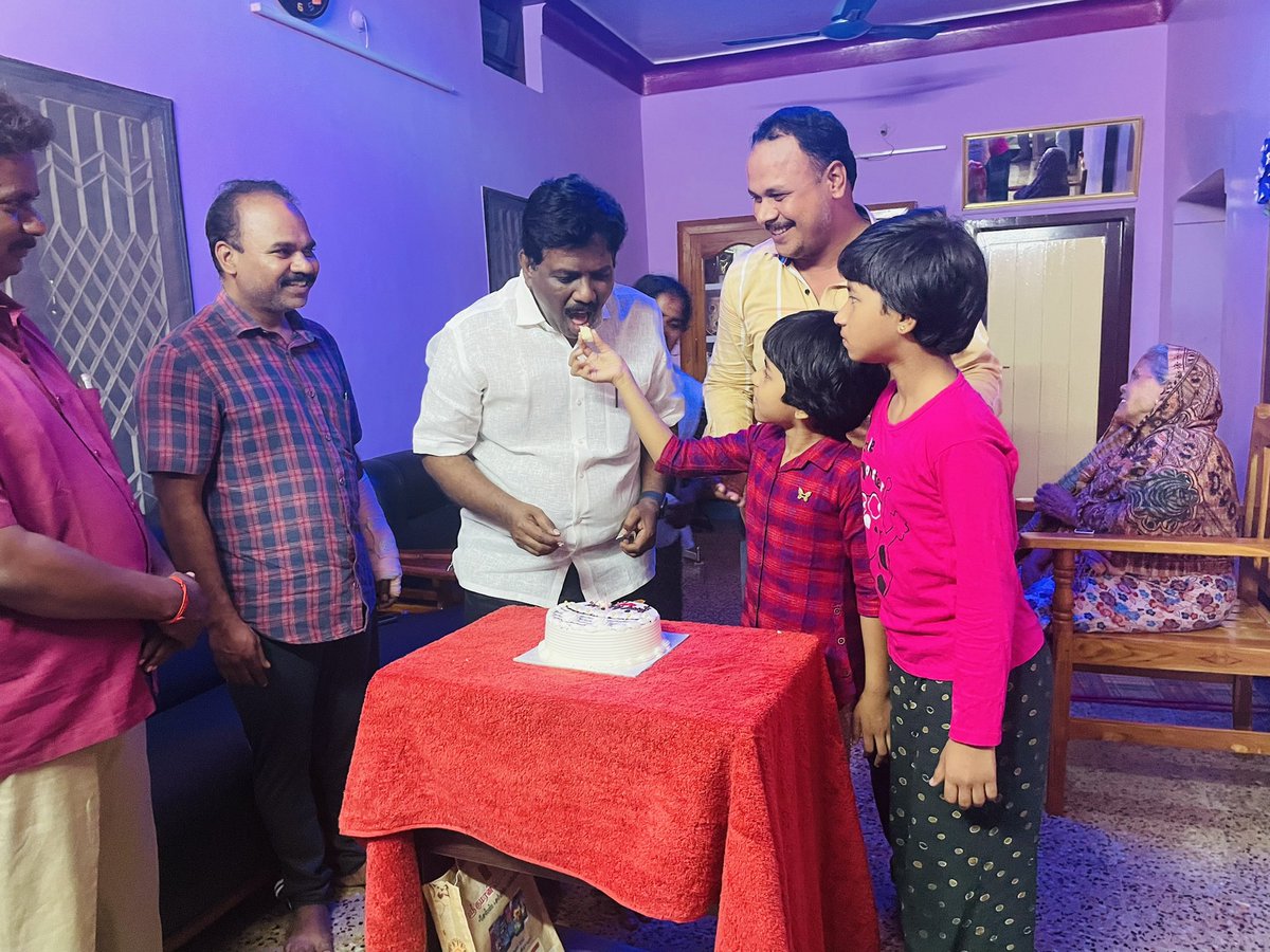 DrD_Ravikumar's tweet photo. நண்பர் நத்தர் ஷா  அவர்களின்  இளைய மகள் ஹஸ்மாவின் பிறந்த நாளில் பங்கேற்று வாழ்த்தினேன் https://t.co/8gvLsFU5oA