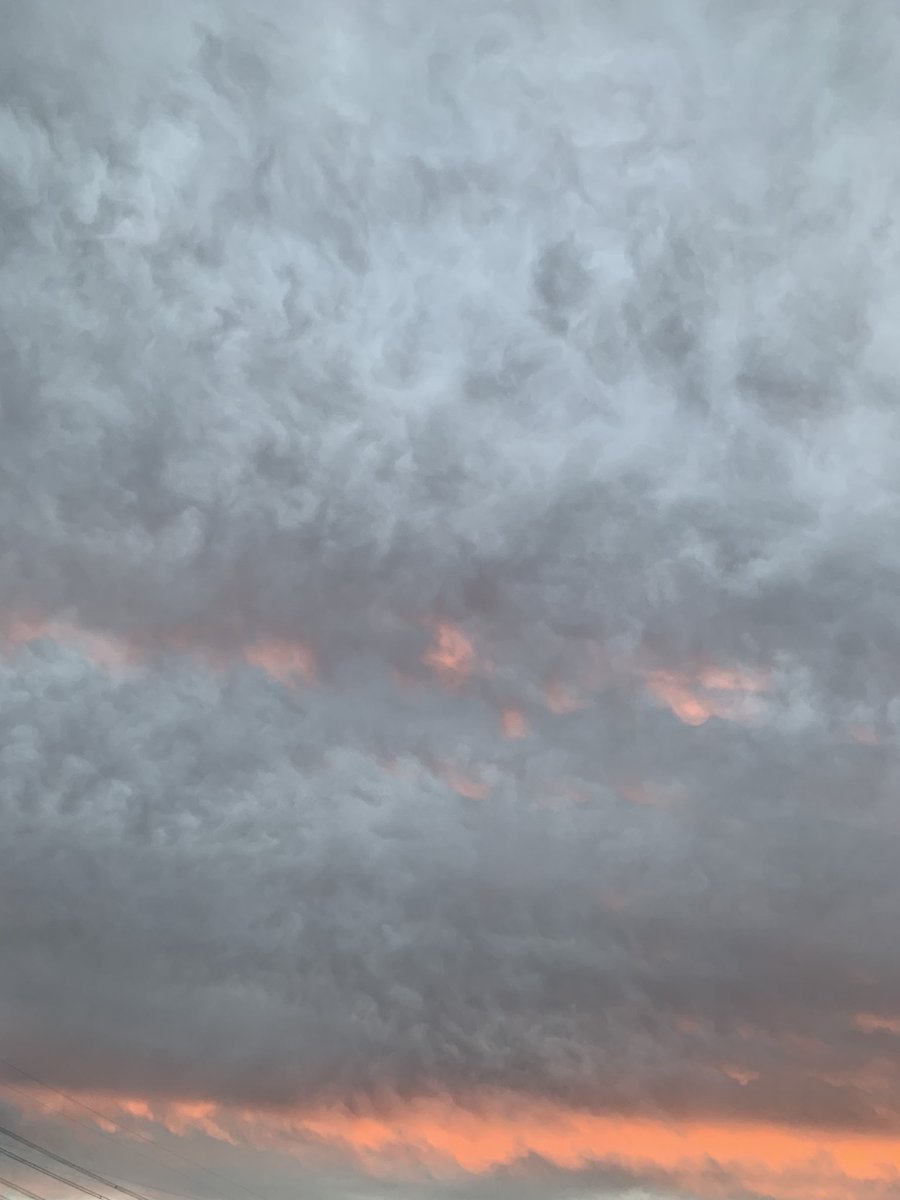 yasuko_2010's tweet photo. ๐
#sky #clouds #eveningsky #sunset #sunsethues #redsky #pinksky #pinkclouds #pinkandgrey #pylon #nofilter https://t.co/V75uTDzZXz
