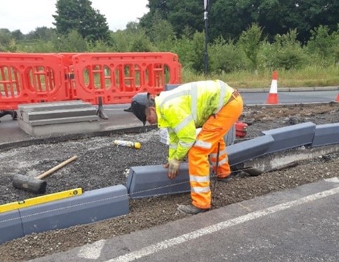 #DYK you can lay every Durakerb unit without machinery and heavy lifting tools 👷

Every individual unit of our recycled plastic kerbing solution weighs only 6kg, less than 1/3 of the 20kg safe handling limit.

Get in touch here: durakerb.co.uk/contact-us/