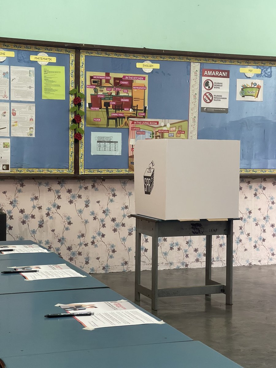 DolphinLooney's tweet photo. First time voting, first time volunteering as polling agent. 

DSAI PM10 🔺

#yourvotematters 
#PM10malaysia 
#AnwarIbrahim 
#AyuhMalaysia 
#KitaBoleh https://t.co/YhIoaZTygE