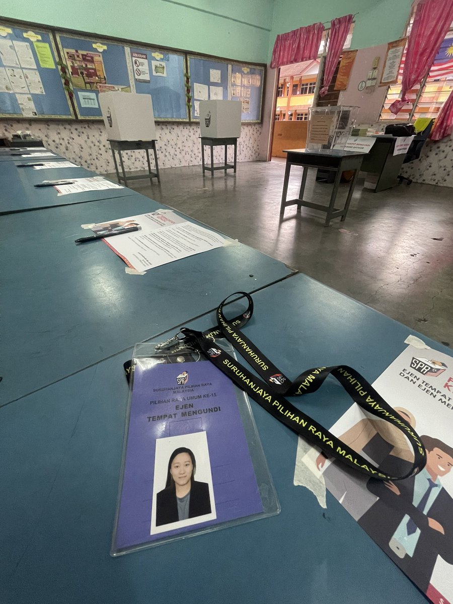 DolphinLooney's tweet photo. First time voting, first time volunteering as polling agent. 

DSAI PM10 🔺

#yourvotematters 
#PM10malaysia 
#AnwarIbrahim 
#AyuhMalaysia 
#KitaBoleh https://t.co/YhIoaZTygE