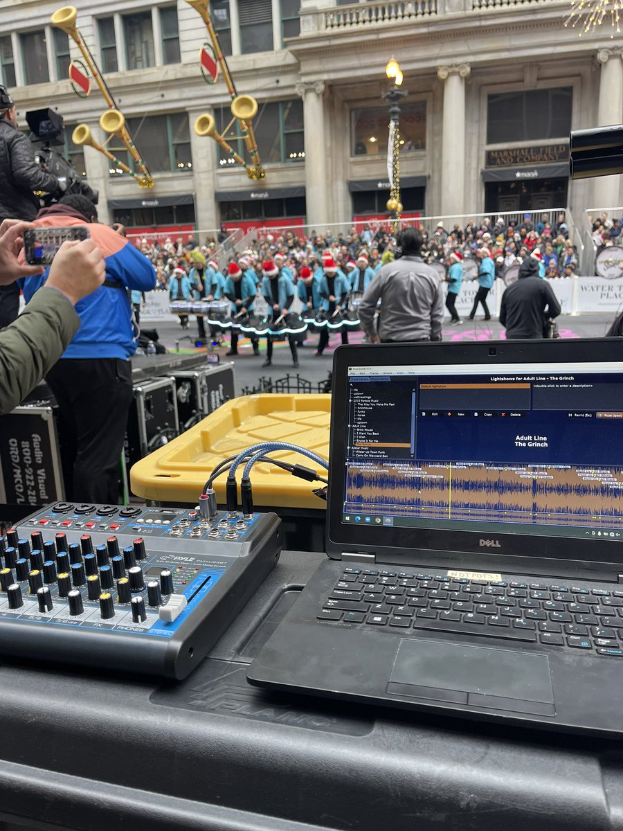 buttz_and_guttz's tweet photo. My happy spot! #chiparade https://t.co/0WOm4G3t57
