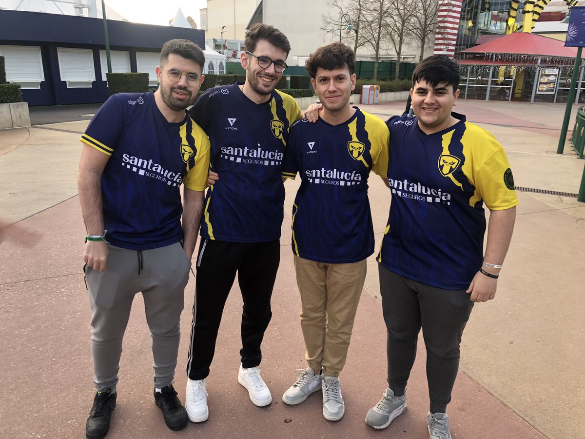 Kius_YT's tweet photo. Estamos Ready! Vamos con todo mañana! #VamosTQ @Brawl_esports 

@TeamQuesoGG @Javinavarroo_ @AleSSJGod @DaaNTzBS @BosS__BS

 @Sergicanru aunque no puedas estar presente, siempre con nosotros❤️🫶 https://t.co/GyGq5LBY7z