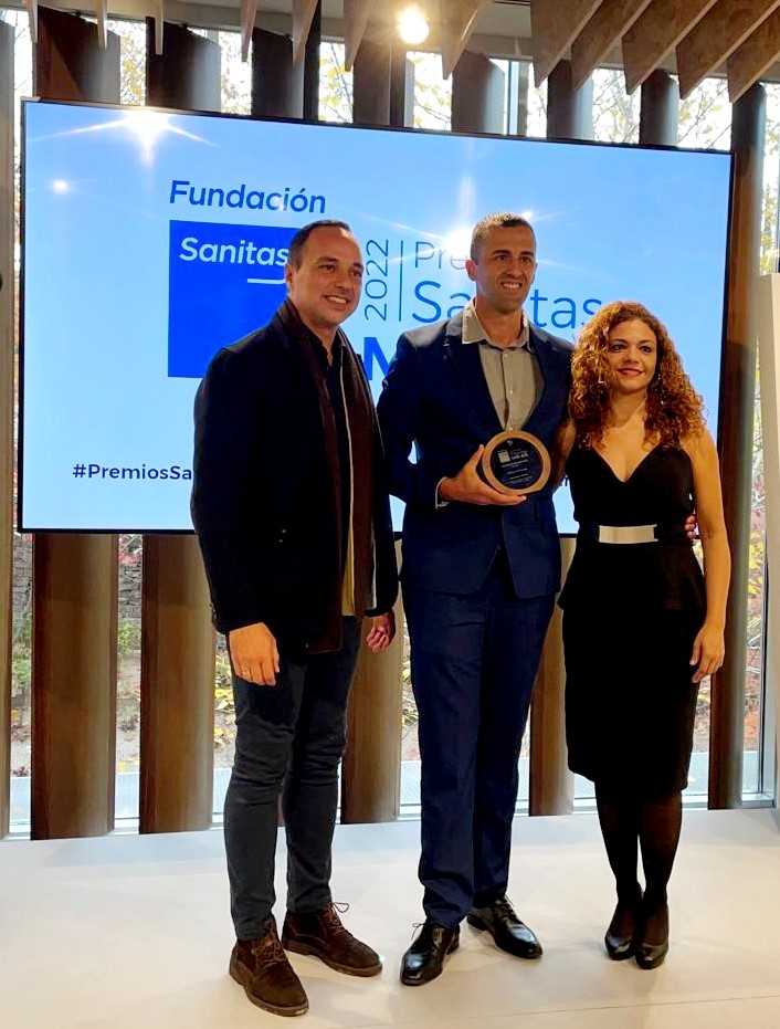 SanidadGobCan's tweet photo. 🏅Oliver Gil, alumno de la primera promoción de Enfermería Pediátrica del Complejo Hospitalario Universitario Insular Materno Infantil ha recibido👏👏 el segundo premio en la primera convocatoria #PremiosSanitasEIR2022 entregados por la Fundación Sanitas. https://t.co/RwC8Zoy46S