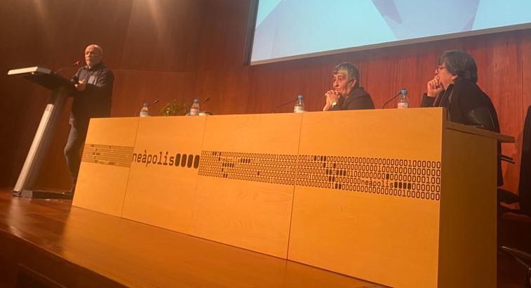 Moltes gràcies per la confiança <a href="/FundacioAbat/">Fundació Sant Antoni Abat</a>  
Ha estat un plaer compartir el matí amb vosaltres! Felicitats per la bona feina que feu a #VNG !!Amb professionals com l’<a href="/AlbetaAM/">Alba</a> i en Ferran, només poden sortir coses boniques! 😉