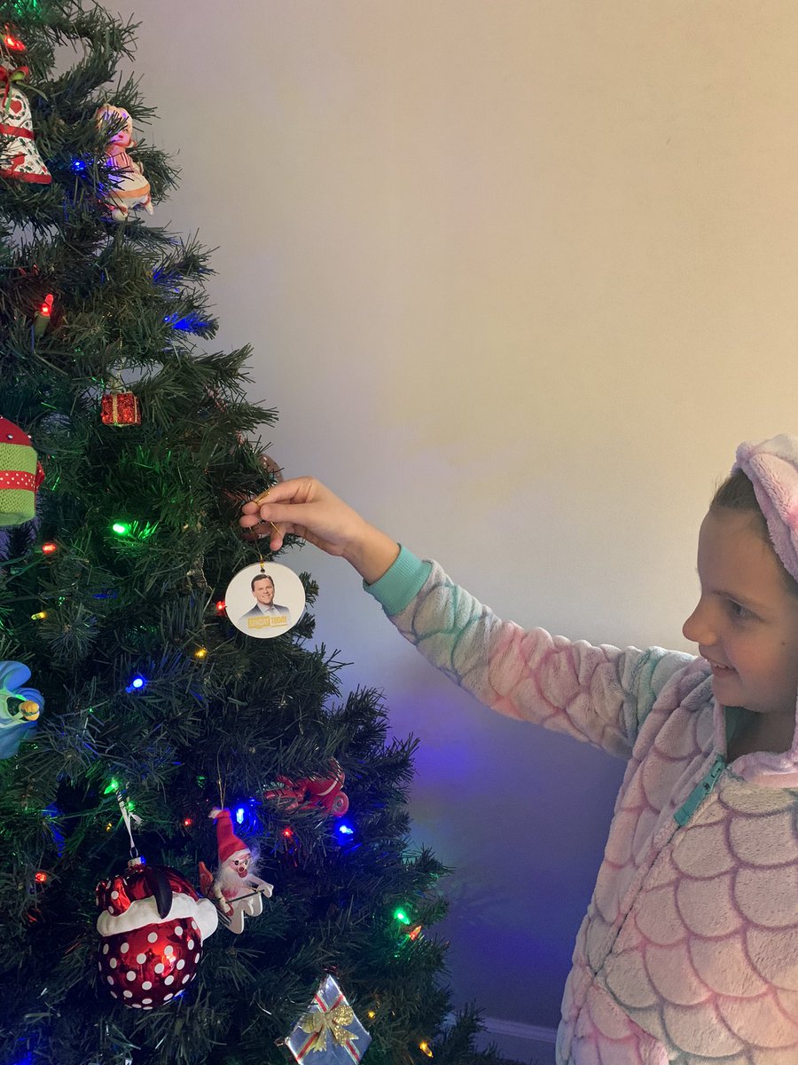 lammags's tweet image. Is really the holidays without @WillieGeist on your tree? Happy Thanksgiving!