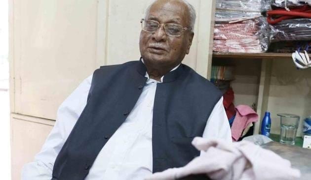 Alvida!

Mirza Yaseen Baig, founder of Midland Book Shop, starting with a small kiosk at Janpath, New Delhi, died this morning. He was in his 90s.

facebook.com/13931072943207…