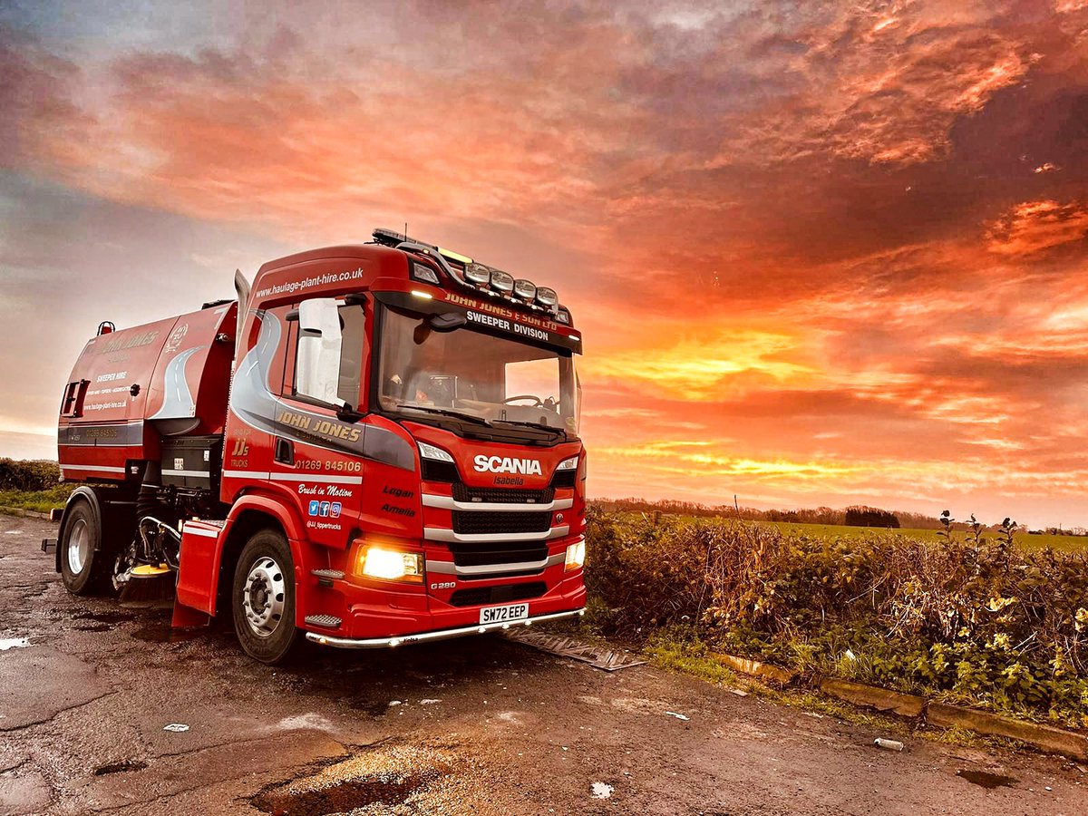 What a picture! In between the heavy rain, Mark was able to take this amazing photo of his new road sweeper 👌🤩