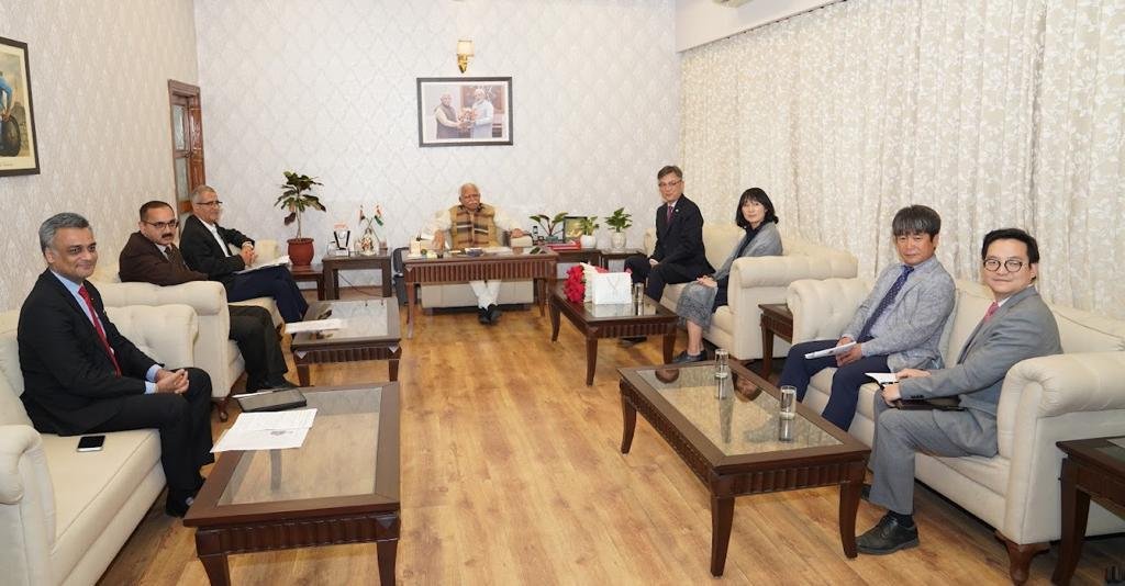 cmohry's tweet photo. Mr. Chang Jae-Bok (Ambassador of the Republic of Korea to India) called on CM Shri @mlkhattar at Sant Kabir Kutir (CM Residence) in Chandigarh. 

They discussed numerous ways of collaboration to ensure the sustainable development of both Haryana and South Korea.

@RokEmbIndia https://t.co/wqPIgGNVT8
