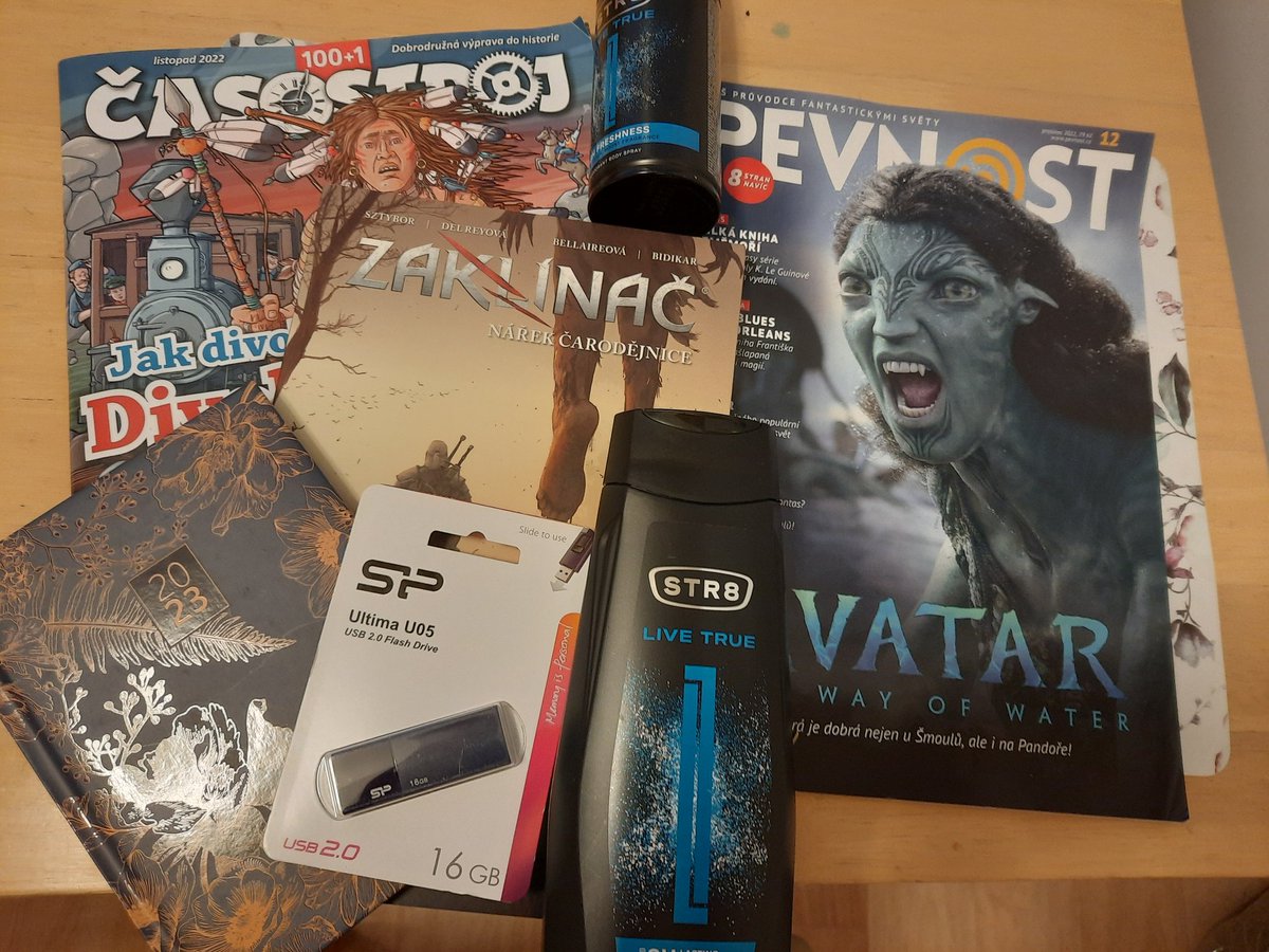 matkanaodstrel's tweet photo. Krabice pro puberťáka se plní. Konkrétně ten Zaklínač je boží ❤
Ještě potřebuji nějaký tip na pero, propisku nebo psací potřeby do školy. Netuším co vybrat🙏
Jak mám dva podstatně menší špunty, je to celkem výzva 😅
#krabiceodbot https://t.co/cBTresWPZB