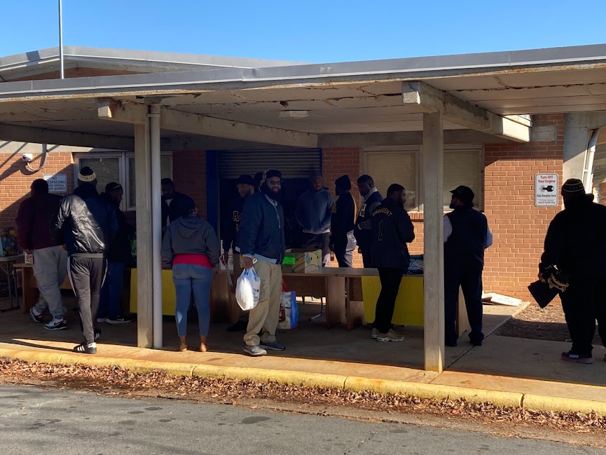 AlphasBML's tweet photo. Giving out Thanksgiving meals on November 19 https://t.co/MllSz8fknR
